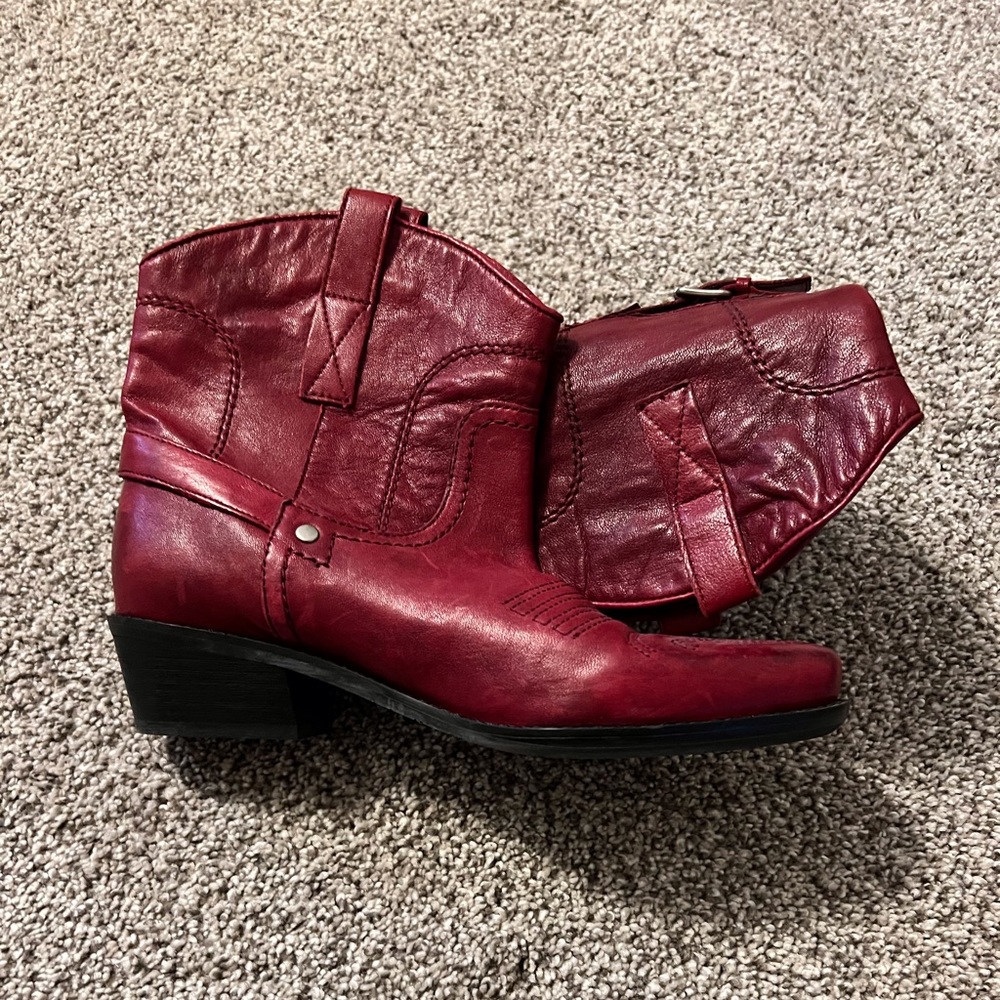 Franco Sarto women’s cowboy boots. Size 8, worn once!